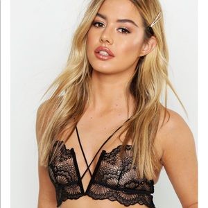 V Fan Wire Lace Bralet in Black